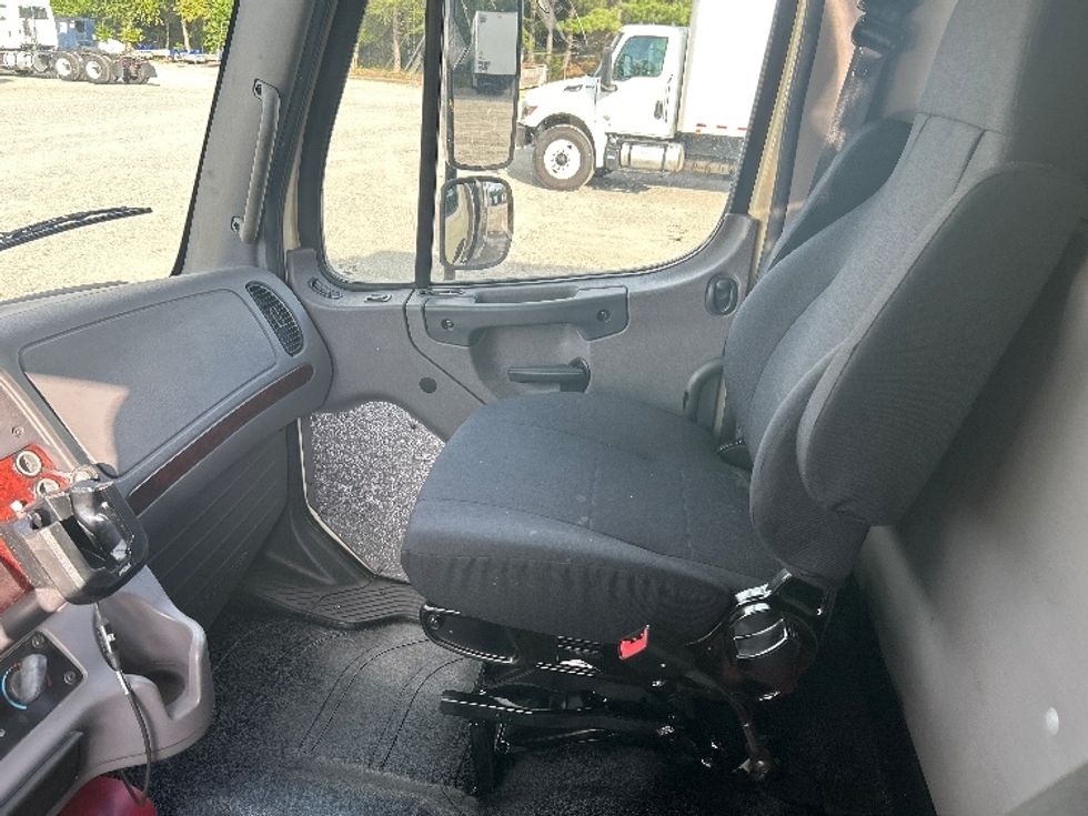 Refrigerated Truck-Light and Medium Duty Trucks-Freightliner-2019-M2-Greenville-SC-201,682\n\t\tmiles-$ 42,750 - Image 18