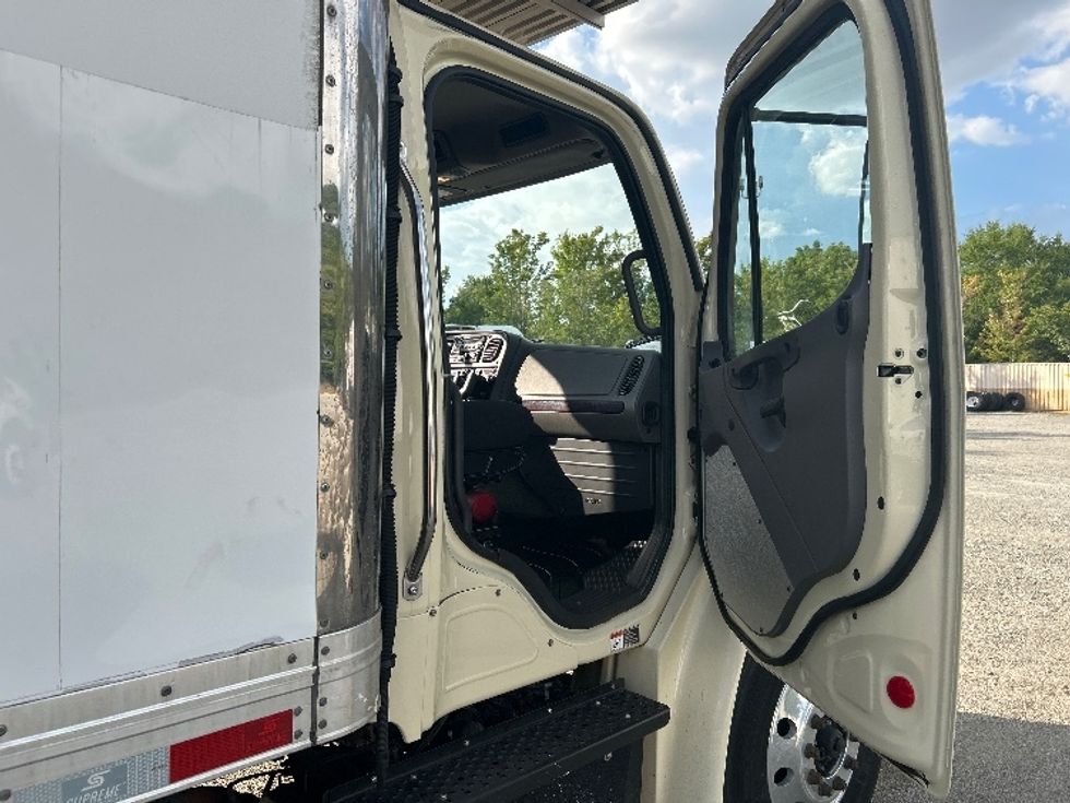 Refrigerated Truck-Light and Medium Duty Trucks-Freightliner-2019-M2-Greenville-SC-201,682\n\t\tmiles-$ 42,750 - Image 19