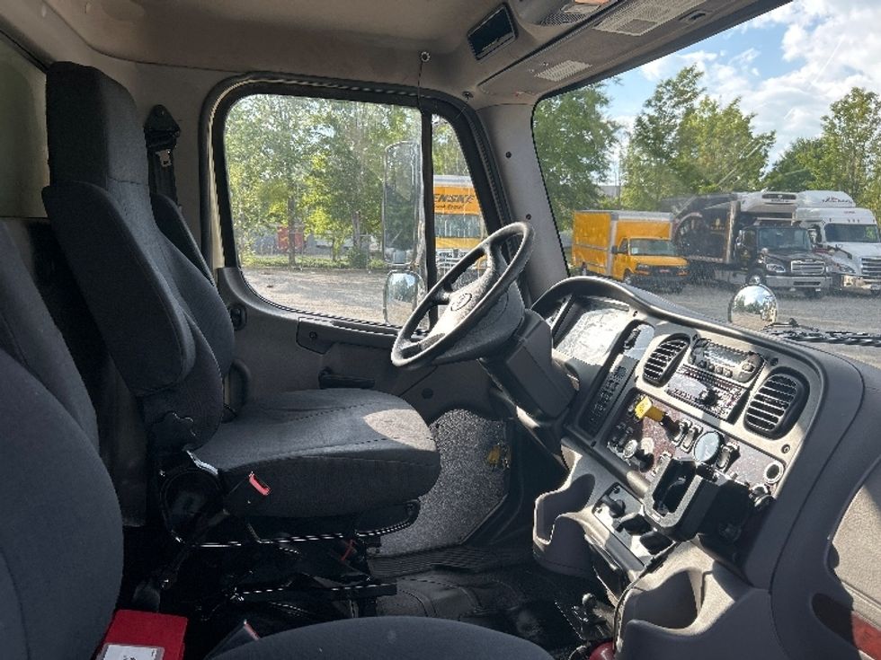 Refrigerated Truck-Light and Medium Duty Trucks-Freightliner-2019-M2-Greenville-SC-201,682\n\t\tmiles-$ 42,750 - Image 21