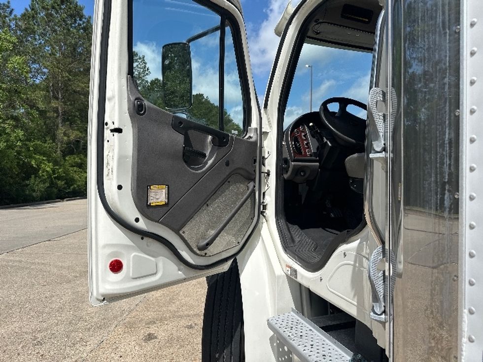 Refrigerated Truck-Light and Medium Duty Trucks-Freightliner-2019-M2-Hammond-LA-138,824\n\t\tmiles-$ 67,250 - Image 16