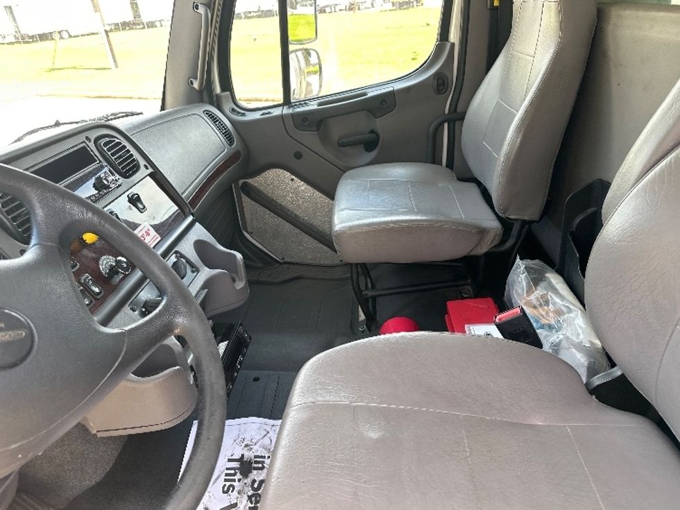 Refrigerated Truck-Light and Medium Duty Trucks-Freightliner-2019-M2-Hammond-LA-138,824\n\t\tmiles-$ 67,250 - Image 19
