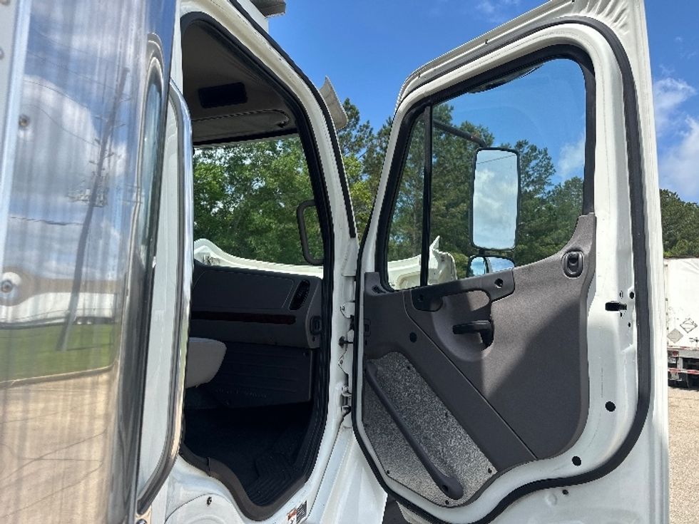 Refrigerated Truck-Light and Medium Duty Trucks-Freightliner-2019-M2-Hammond-LA-138,824\n\t\tmiles-$ 67,250 - Image 20