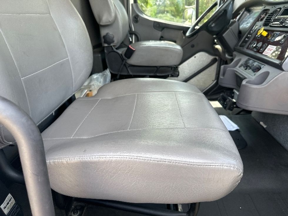 Refrigerated Truck-Light and Medium Duty Trucks-Freightliner-2019-M2-Hammond-LA-138,824\n\t\tmiles-$ 67,250 - Image 22