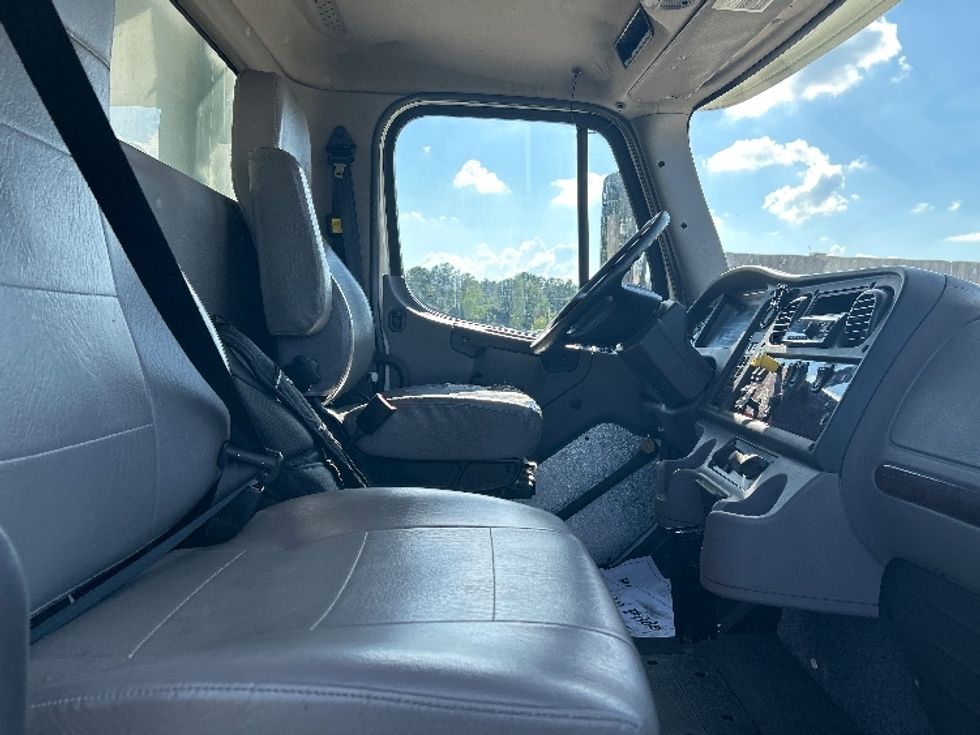 Refrigerated Truck-Light and Medium Duty Trucks-Freightliner-2019-M2-Hammond-LA-144,444\n\t\tmiles-$ 70,250 - Image 22