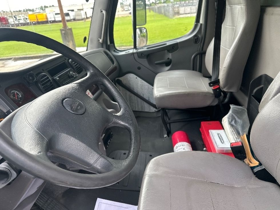 Refrigerated Truck-Light and Medium Duty Trucks-Freightliner-2019-M2-Hammond-LA-147,613\n\t\tmiles-$ 69,000 - Image 19