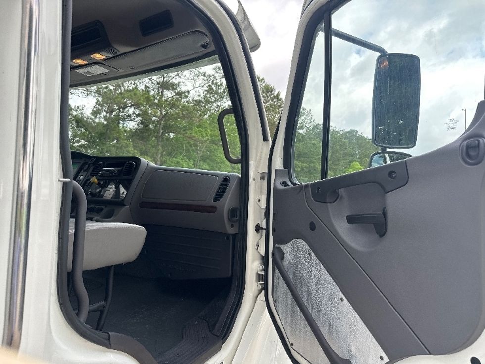 Refrigerated Truck-Light and Medium Duty Trucks-Freightliner-2019-M2-Hammond-LA-147,613\n\t\tmiles-$ 69,000 - Image 20