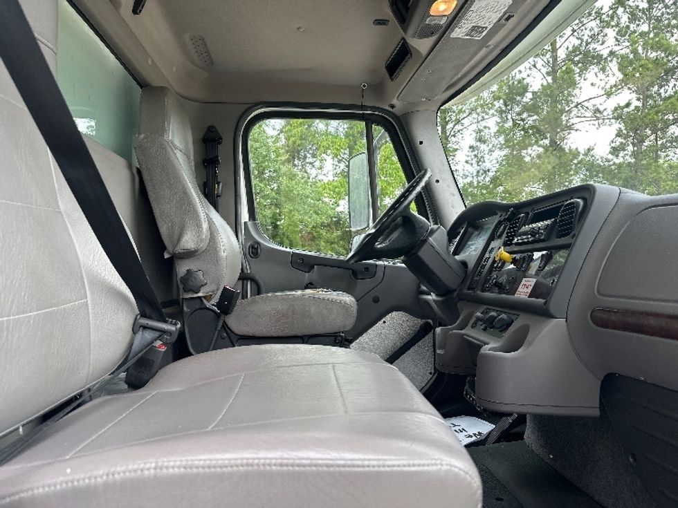 Refrigerated Truck-Light and Medium Duty Trucks-Freightliner-2019-M2-Hammond-LA-147,613\n\t\tmiles-$ 69,000 - Image 22