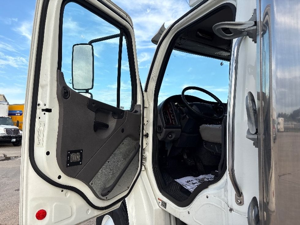 Refrigerated Truck-Light and Medium Duty Trucks-Freightliner-2019-M2-Hammond-LA-148,808\n\t\tmiles-$ 67,750 - Image 16