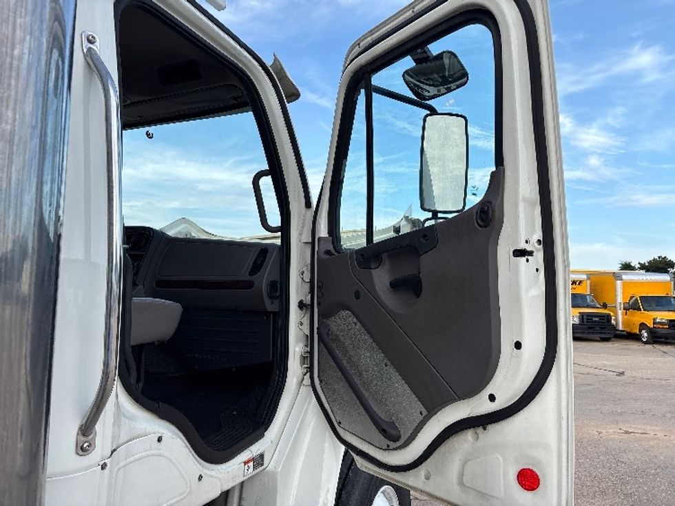Refrigerated Truck-Light and Medium Duty Trucks-Freightliner-2019-M2-Hammond-LA-148,808\n\t\tmiles-$ 67,750 - Image 20