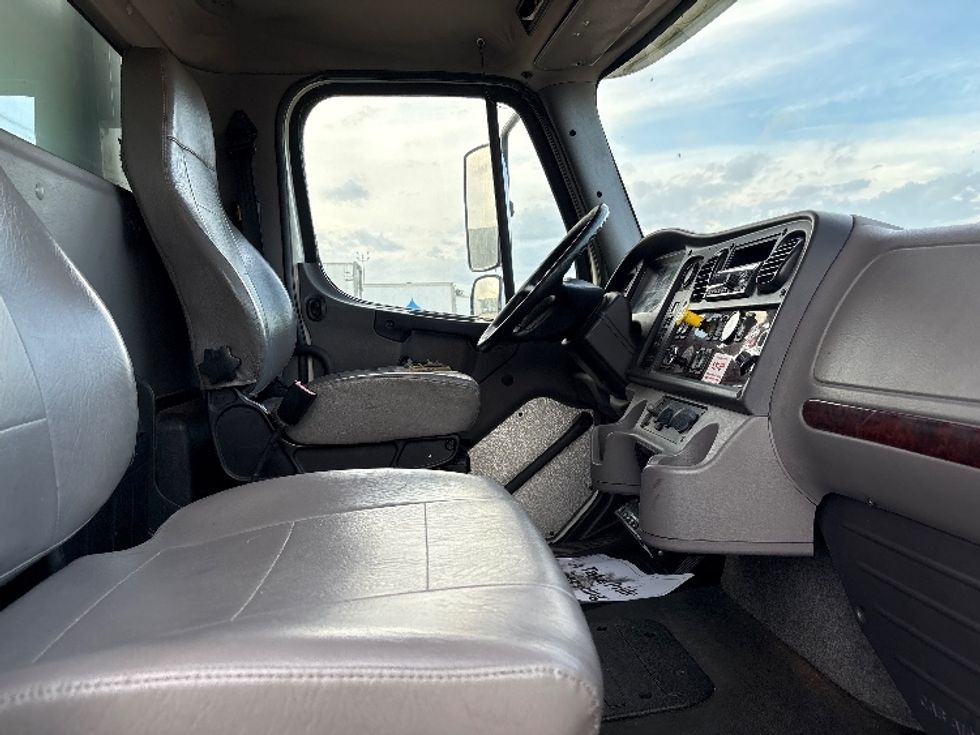 Refrigerated Truck-Light and Medium Duty Trucks-Freightliner-2019-M2-Hammond-LA-148,808\n\t\tmiles-$ 67,750 - Image 22