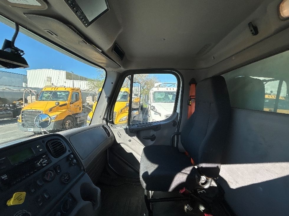 Refrigerated Truck-Light and Medium Duty Trucks-Freightliner-2019-M2-Hammond-LA-208,966\n\t\tmiles-$ 68,250 - Image 19