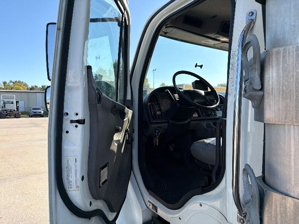 Refrigerated Truck-Light and Medium Duty Trucks-Freightliner-2019-M2-Hammond-LA-261,618\n\t\tmiles-$ 49,500 - Image 16