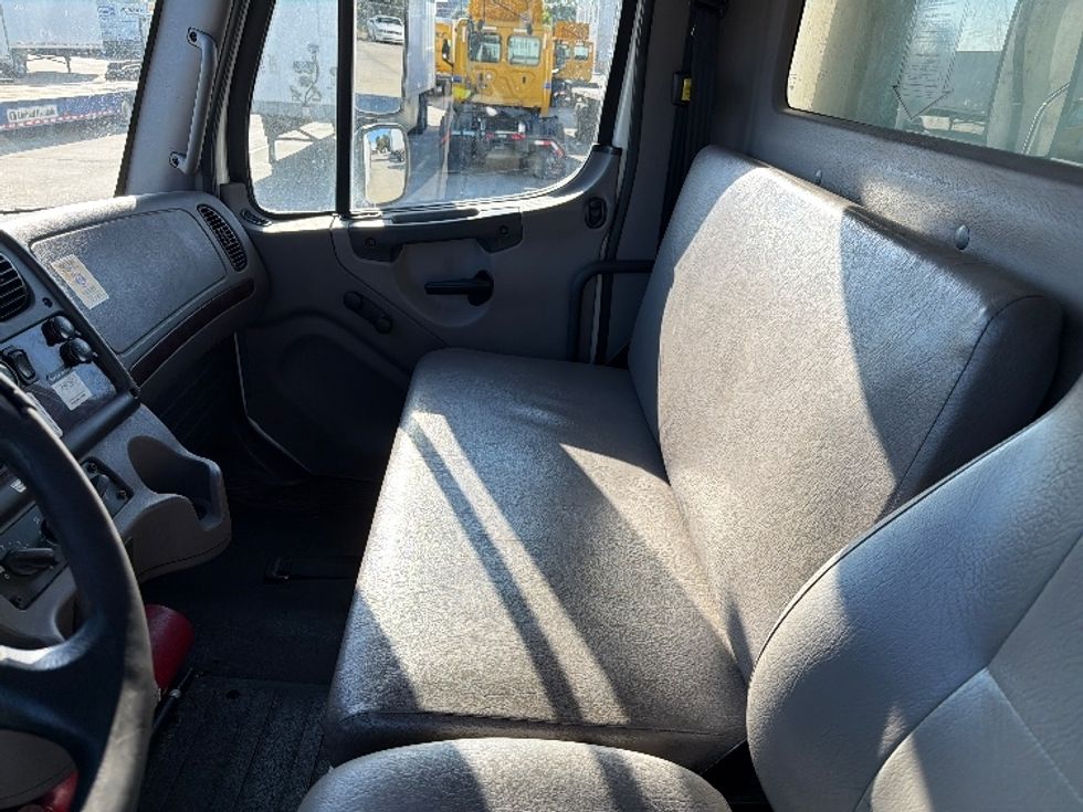 Refrigerated Truck-Light and Medium Duty Trucks-Freightliner-2019-M2-Hammond-LA-261,618\n\t\tmiles-$ 49,500 - Image 19