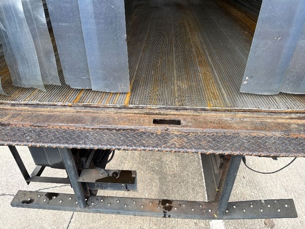 Refrigerated Truck-Light and Medium Duty Trucks-Freightliner-2019-M2-Hammond-LA-296,183\n\t\tmiles-$ 44,000 - Image 10