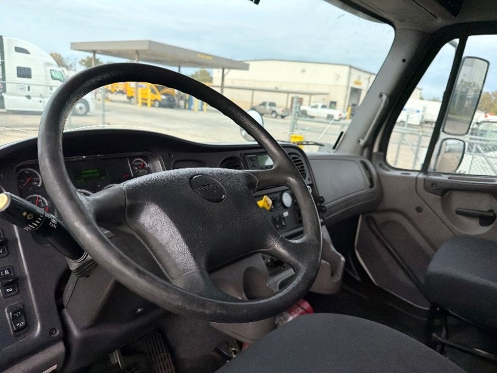 Refrigerated Truck-Light and Medium Duty Trucks-Freightliner-2019-M2-Hammond-LA-296,183\n\t\tmiles-$ 44,000 - Image 17