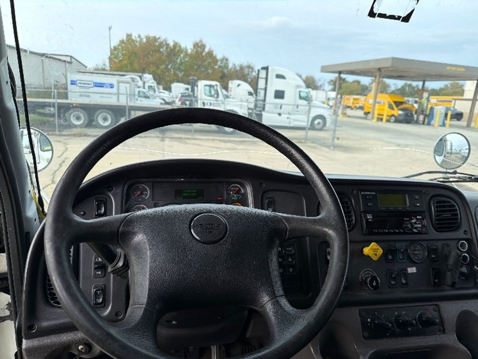 Refrigerated Truck-Light and Medium Duty Trucks-Freightliner-2019-M2-Hammond-LA-296,183\n\t\tmiles-$ 44,000 - Image 18