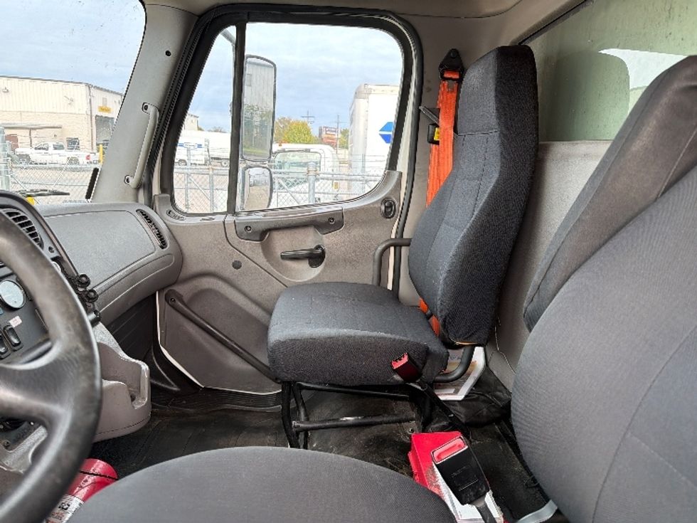 Refrigerated Truck-Light and Medium Duty Trucks-Freightliner-2019-M2-Hammond-LA-296,183\n\t\tmiles-$ 44,000 - Image 19