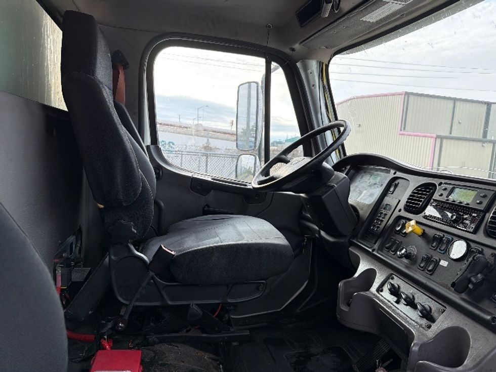Refrigerated Truck-Light and Medium Duty Trucks-Freightliner-2019-M2-Hammond-LA-296,183\n\t\tmiles-$ 44,000 - Image 22