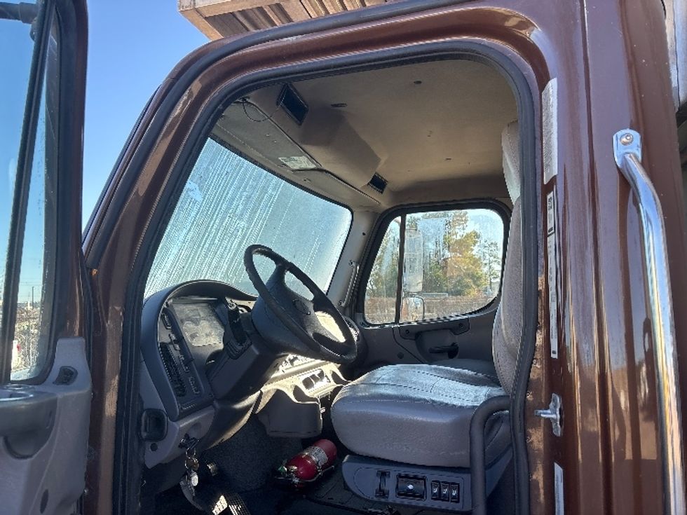 Refrigerated Truck-Light and Medium Duty Trucks-Freightliner-2019-M2-Hammond-LA-332,785\n\t\tmiles-$ 33,000 - Image 16