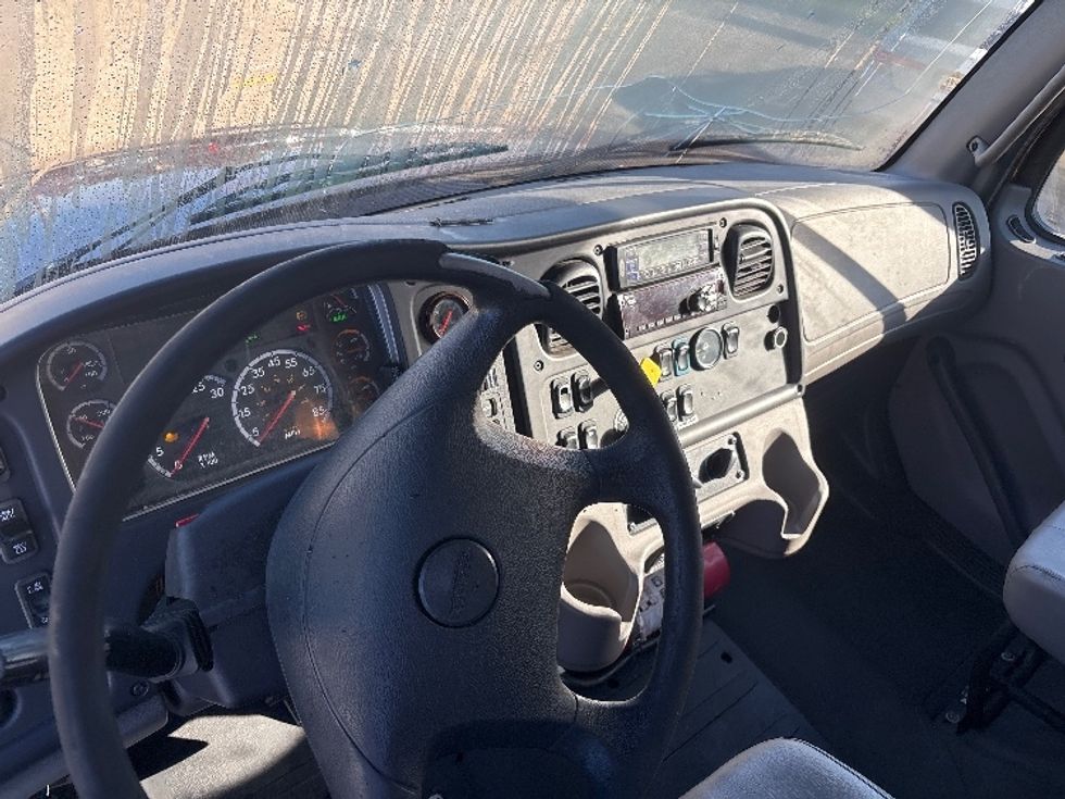 Refrigerated Truck-Light and Medium Duty Trucks-Freightliner-2019-M2-Hammond-LA-332,785\n\t\tmiles-$ 33,000 - Image 18