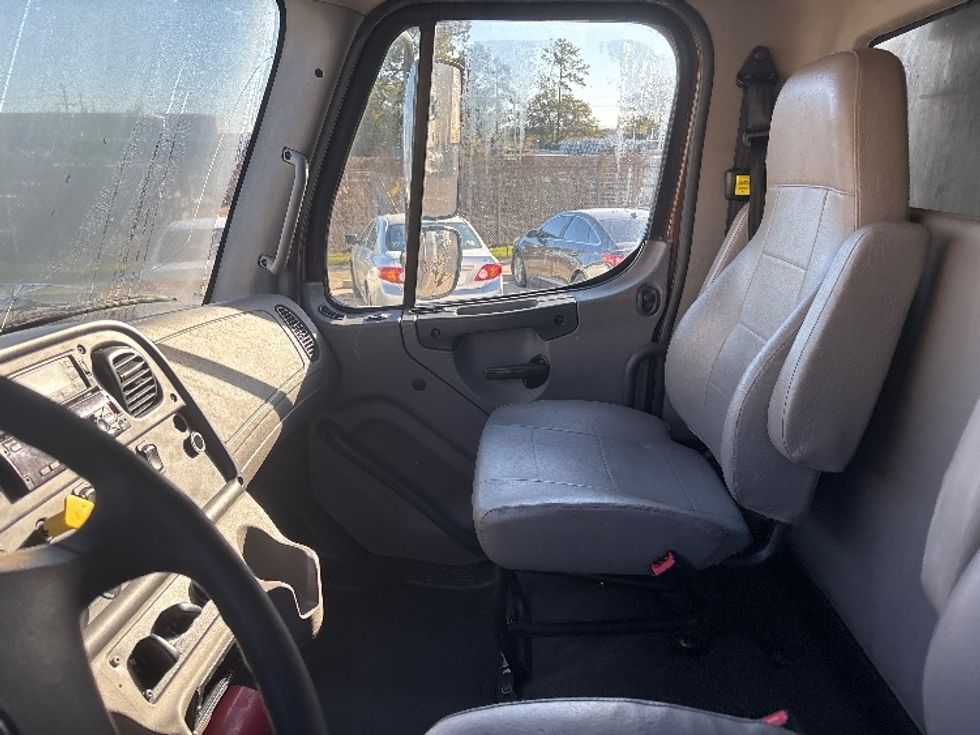 Refrigerated Truck-Light and Medium Duty Trucks-Freightliner-2019-M2-Hammond-LA-332,785\n\t\tmiles-$ 33,000 - Image 19