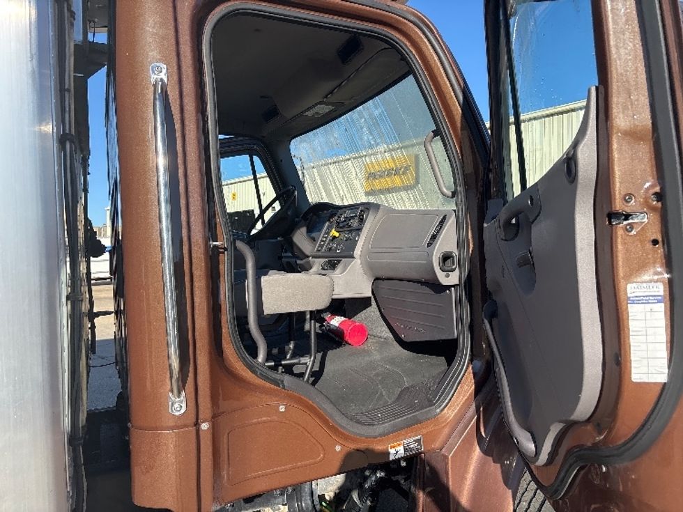 Refrigerated Truck-Light and Medium Duty Trucks-Freightliner-2019-M2-Hammond-LA-332,785\n\t\tmiles-$ 33,000 - Image 20