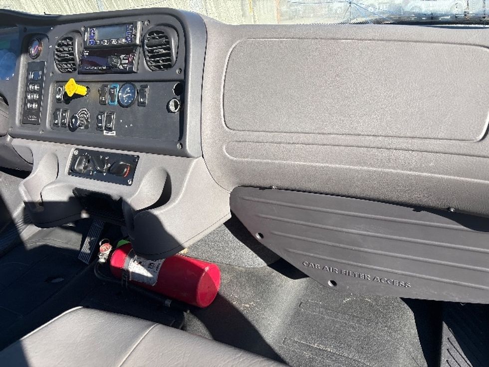 Refrigerated Truck-Light and Medium Duty Trucks-Freightliner-2019-M2-Hammond-LA-332,785\n\t\tmiles-$ 33,000 - Image 21