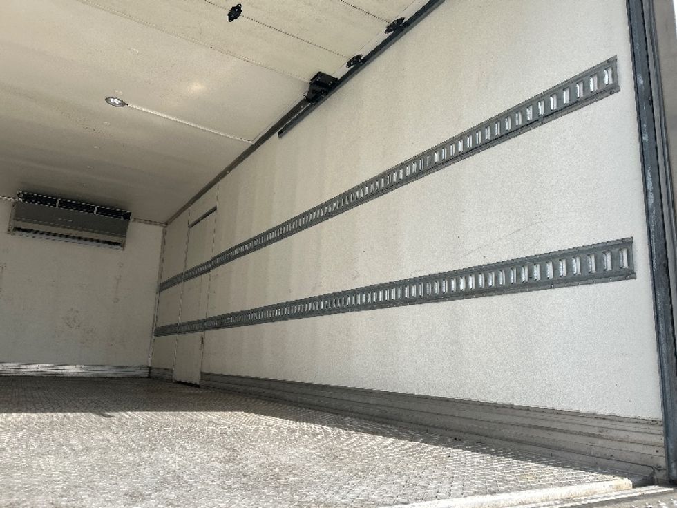 Refrigerated Truck-Light and Medium Duty Trucks-Freightliner-2019-M2-Harahan-LA-14,744\n\t\tmiles-$ 67,750 - Image 12