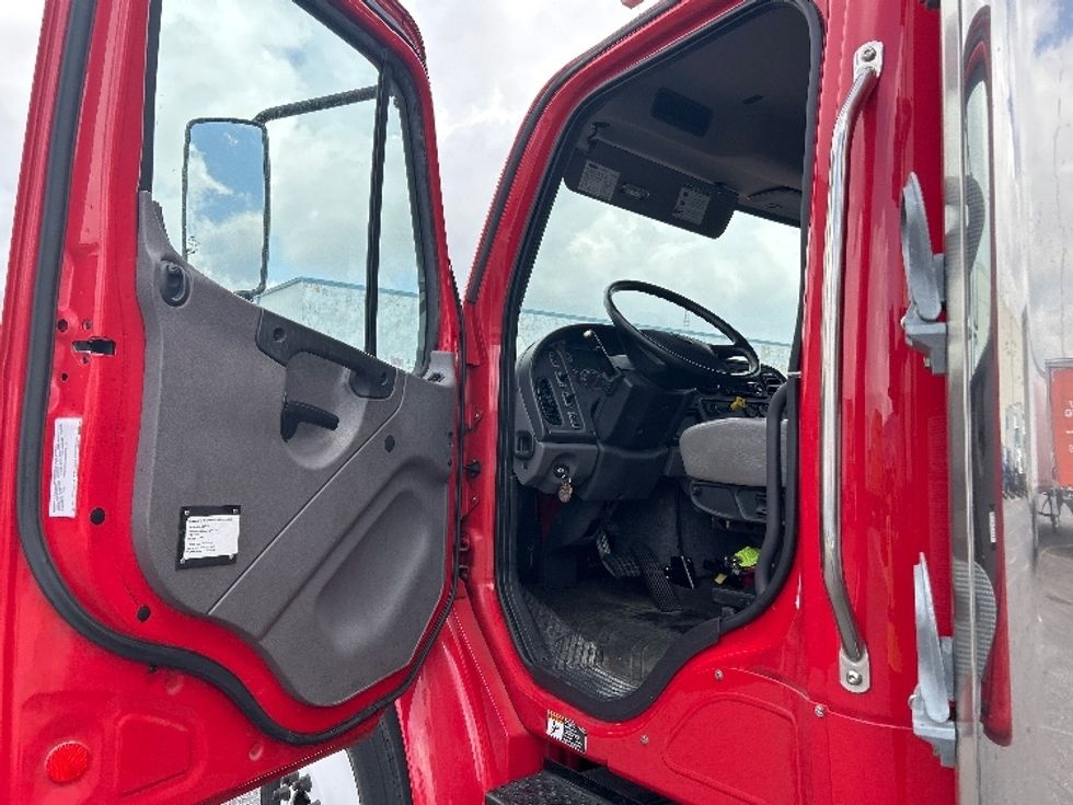 Refrigerated Truck-Light and Medium Duty Trucks-Freightliner-2019-M2-Harahan-LA-14,744\n\t\tmiles-$ 67,750 - Image 16