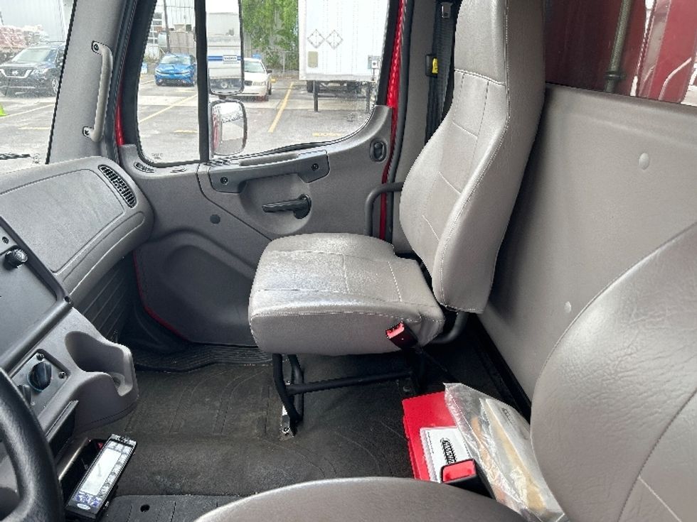 Refrigerated Truck-Light and Medium Duty Trucks-Freightliner-2019-M2-Harahan-LA-14,744\n\t\tmiles-$ 67,750 - Image 19