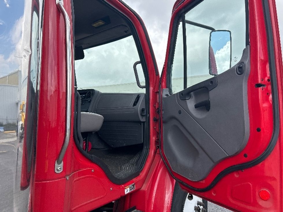 Refrigerated Truck-Light and Medium Duty Trucks-Freightliner-2019-M2-Harahan-LA-14,744\n\t\tmiles-$ 67,750 - Image 20