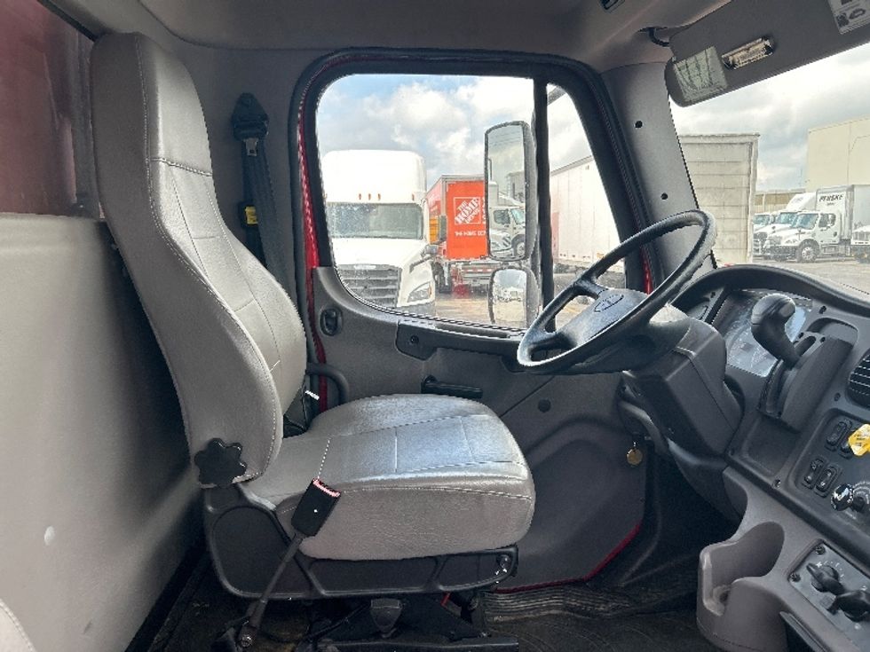 Refrigerated Truck-Light and Medium Duty Trucks-Freightliner-2019-M2-Harahan-LA-14,744\n\t\tmiles-$ 67,750 - Image 22
