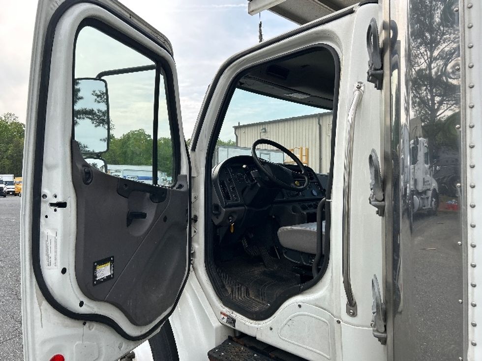 Refrigerated Truck-Light and Medium Duty Trucks-Freightliner-2019-M2-Harrisburg-PA-207,112\n\t\tmiles-$ 53,750 - Image 15