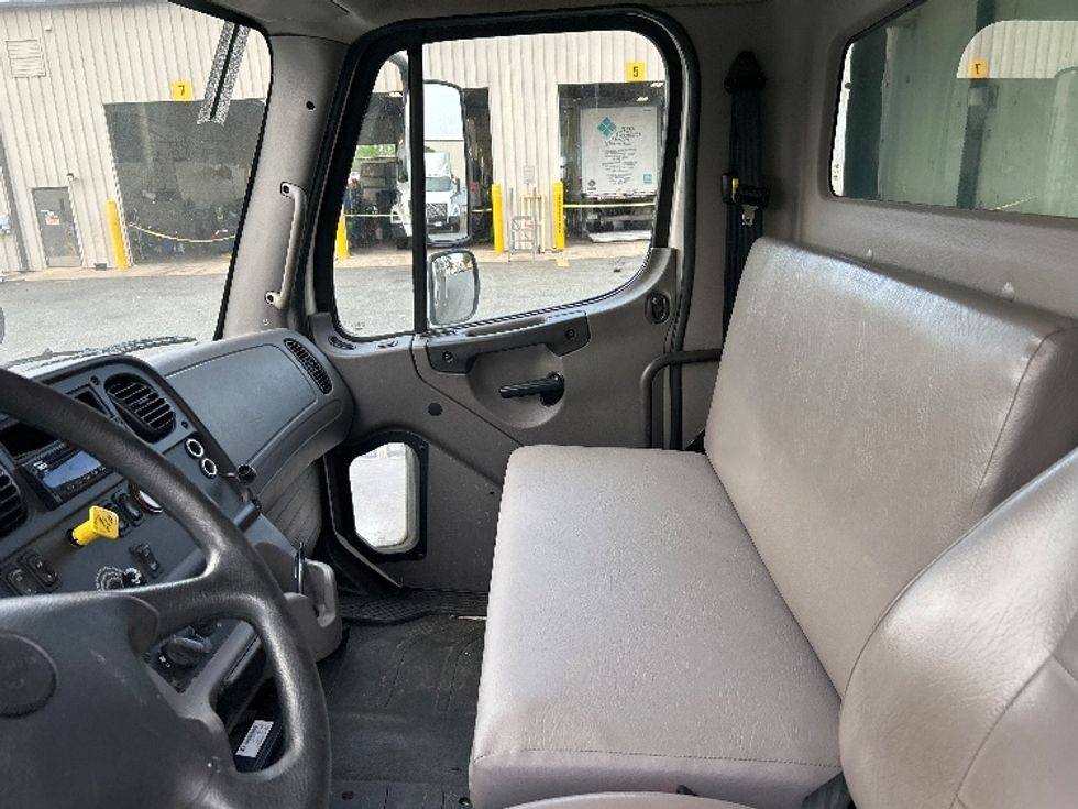 Refrigerated Truck-Light and Medium Duty Trucks-Freightliner-2019-M2-Harrisburg-PA-207,112\n\t\tmiles-$ 53,750 - Image 18