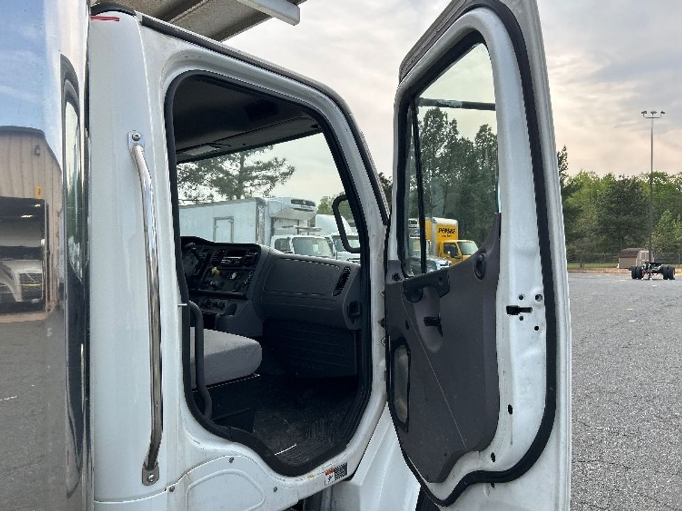 Refrigerated Truck-Light and Medium Duty Trucks-Freightliner-2019-M2-Harrisburg-PA-207,112\n\t\tmiles-$ 53,750 - Image 19