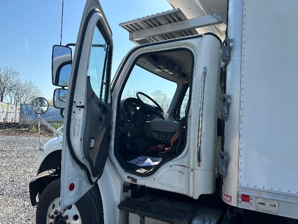 Refrigerated Truck-Light and Medium Duty Trucks-Freightliner-2019-M2-Harrisburg-PA-318,717\n\t\tmiles-$ 35,250 - Image 16