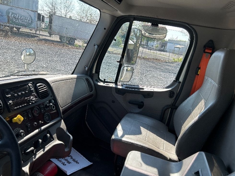 Refrigerated Truck-Light and Medium Duty Trucks-Freightliner-2019-M2-Harrisburg-PA-318,717\n\t\tmiles-$ 35,250 - Image 19
