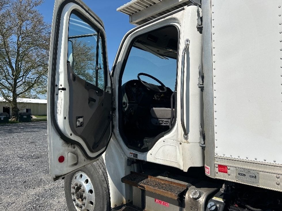 Refrigerated Truck-Light and Medium Duty Trucks-Freightliner-2019-M2-Harrisburg-PA-345,784\n\t\tmiles-$ 35,500 - Image 16
