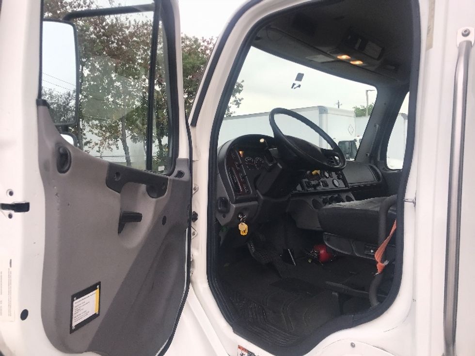 Refrigerated Truck-Light and Medium Duty Trucks-Freightliner-2019-M2-Houston-TX-109,717\n\t\tmiles-$ 66,500 - Image 16