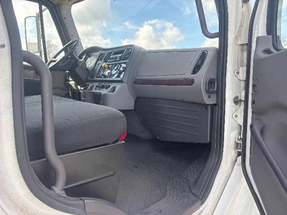Refrigerated Truck-Light and Medium Duty Trucks-Freightliner-2019-M2-Houston-TX-120,043\n\t\tmiles-$ 68,750 - Image 18