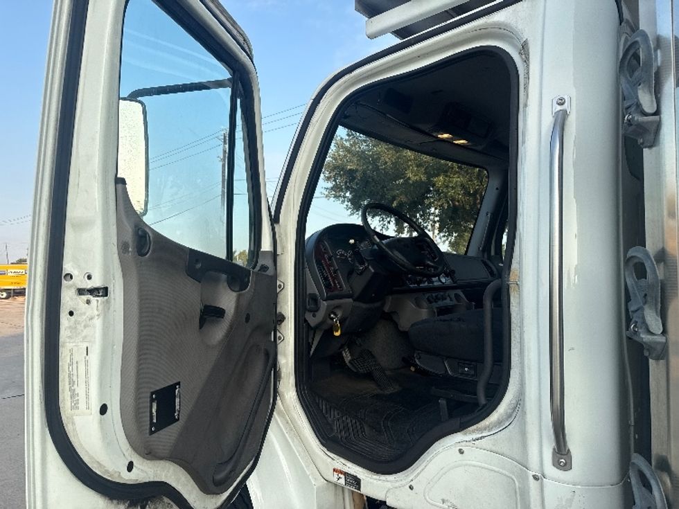 Refrigerated Truck-Light and Medium Duty Trucks-Freightliner-2019-M2-Houston-TX-125,103\n\t\tmiles-$ 65,750 - Image 16