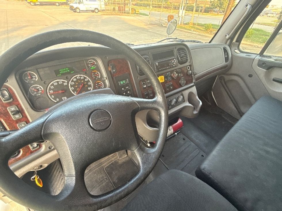 Refrigerated Truck-Light and Medium Duty Trucks-Freightliner-2019-M2-Houston-TX-125,103\n\t\tmiles-$ 65,750 - Image 18