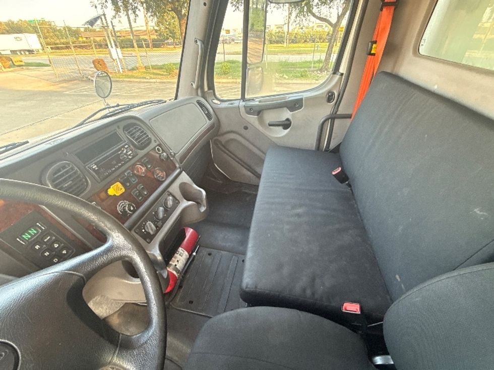 Refrigerated Truck-Light and Medium Duty Trucks-Freightliner-2019-M2-Houston-TX-125,103\n\t\tmiles-$ 65,750 - Image 19