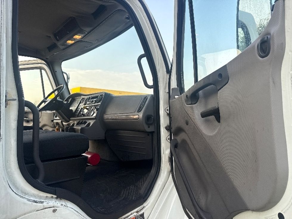 Refrigerated Truck-Light and Medium Duty Trucks-Freightliner-2019-M2-Houston-TX-125,103\n\t\tmiles-$ 65,750 - Image 20