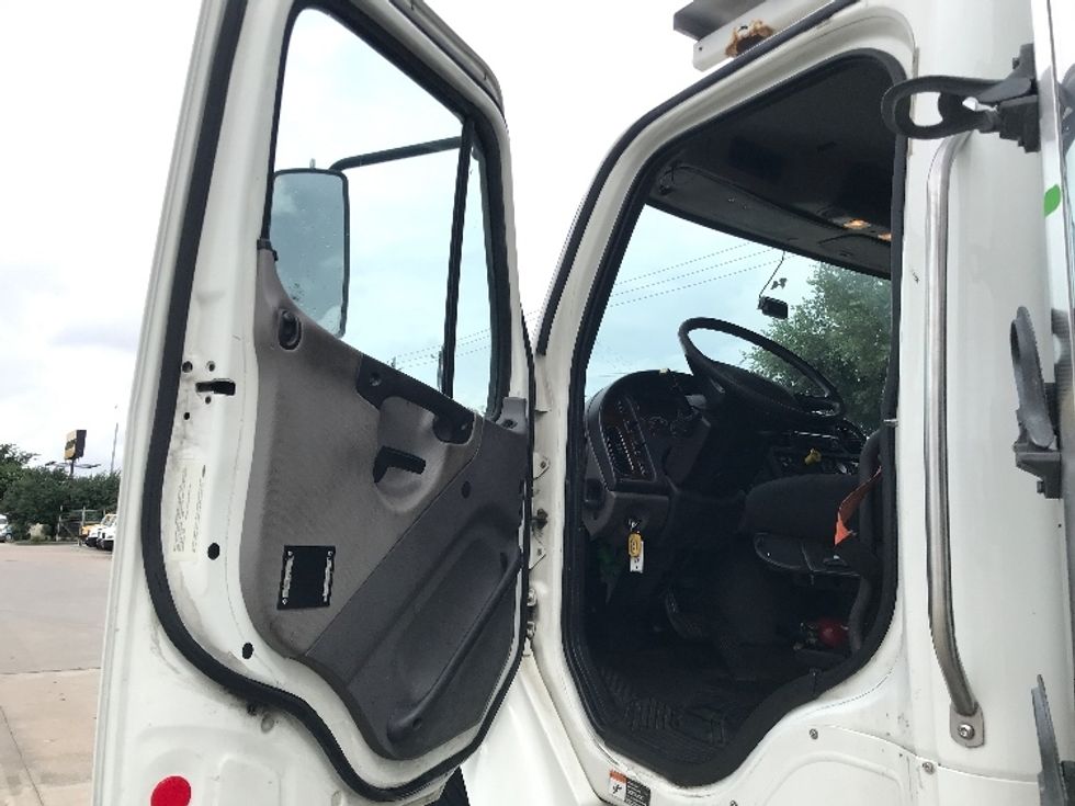Refrigerated Truck-Light and Medium Duty Trucks-Freightliner-2019-M2-Houston-TX-129,087\n\t\tmiles-$ 69,250 - Image 15