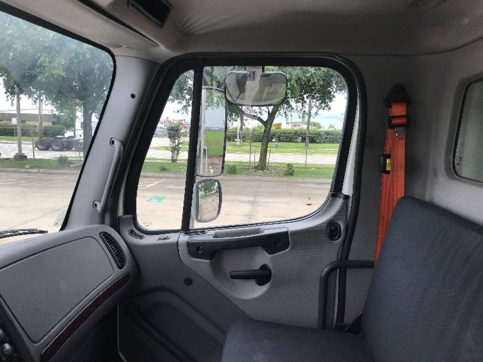 Refrigerated Truck-Light and Medium Duty Trucks-Freightliner-2019-M2-Houston-TX-129,087\n\t\tmiles-$ 69,250 - Image 18