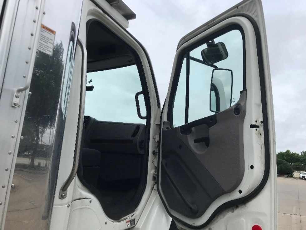 Refrigerated Truck-Light and Medium Duty Trucks-Freightliner-2019-M2-Houston-TX-129,087\n\t\tmiles-$ 69,250 - Image 19