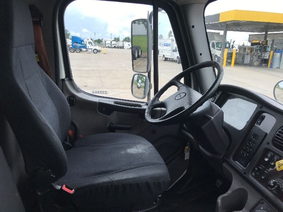 Refrigerated Truck-Light and Medium Duty Trucks-Freightliner-2019-M2-Houston-TX-129,087\n\t\tmiles-$ 69,250 - Image 21