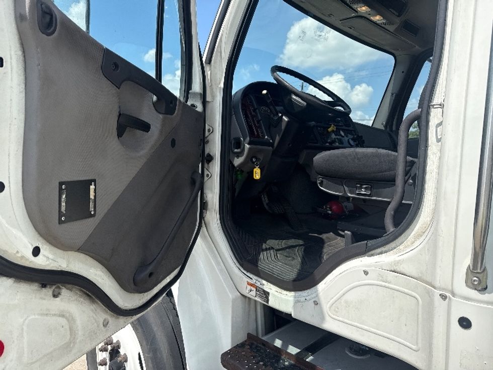 Refrigerated Truck-Light and Medium Duty Trucks-Freightliner-2019-M2-Houston-TX-134,734\n\t\tmiles-$ 70,500 - Image 16