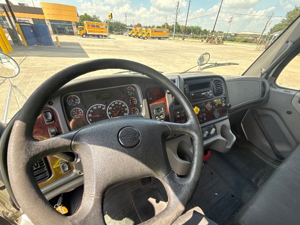 Refrigerated Truck-Light and Medium Duty Trucks-Freightliner-2019-M2-Houston-TX-134,734\n\t\tmiles-$ 70,500 - Image 18